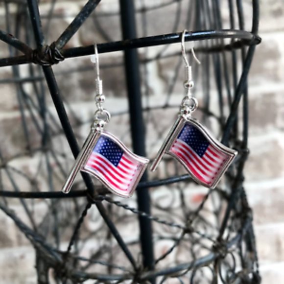 American Flag Earrings Patriotic Labor Day  July 4th Veterans Memorial P… - Picture 1 of 11
